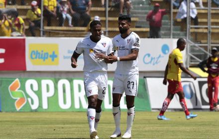 Rodrigo Aguirre (d), es uno de los que ha defendido públicamente a Valencia.