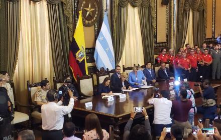 En la sesión de este jueves, la alcaldesa Cynthia Viteri anunció que habrá acciones conjuntas entre miembros de las entidades municipales y la Policía.