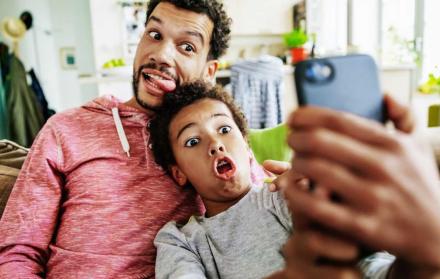 Hay aplicaciones divertidas para iOS o Android en las que encontrará todo tipo de contenido para darle una gran sorpresa.