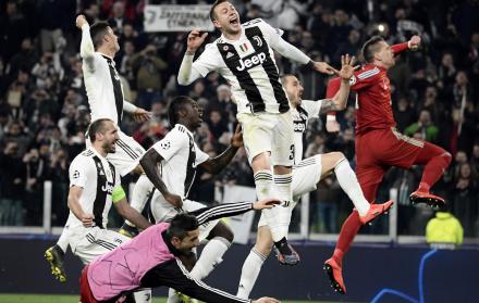 Jugadores de la Juventus celebran la victoria.