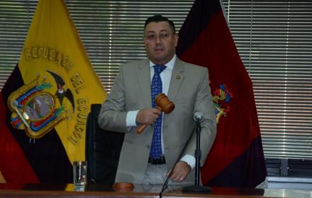 El juez Iván Saquicela suspendió ayer la audiencia preparatoria de juicio instalada por presunta concusión en contra de la exvicepresidenta María Alejandra Vicuña.