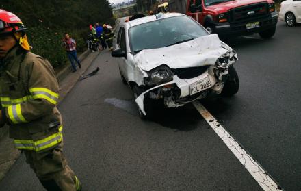 Nueve uniformados participaron en la emergencia en la que estuvo involucrado un vehículo blanco y un taxi.