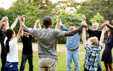 Poco a poco, instituciones públicas y privadas inician con acciones para brindar asistencia a los migrantes.