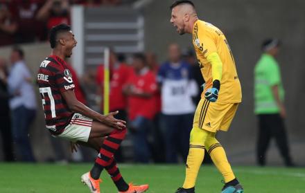 Alves posee el récord de más penas máximas atajadas en la historia de la Liga española con 24 de 50 lanzamientos.