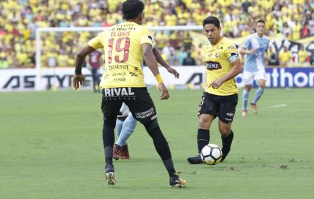 Matías Oyola. Barcelona, 36 años, Volante central. Nació en Argentina