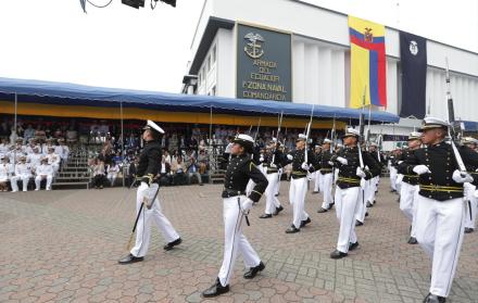 Desfile 1.200 miembros de la Armada Nacional marcharon en la ceremonia.