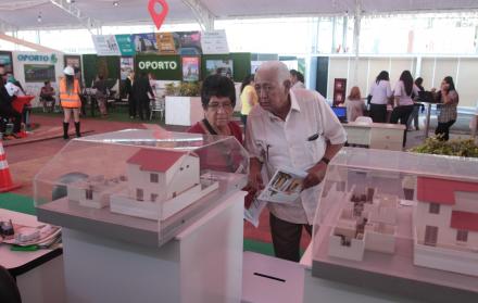 En Guayaquil hasta mañana se desarrolla la feria del Banco del Instituto Ecuatoriano de Seguridad Social (Biess), en el Palacio de Cristal. 