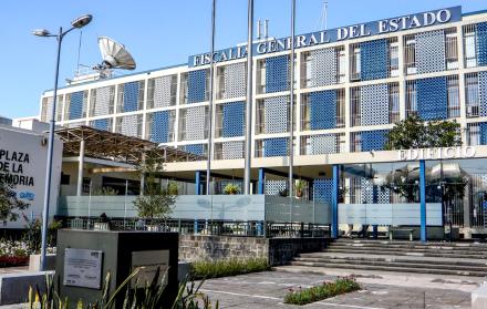 Además, la Fiscalía solicitó los movimientos migratorios de 27 personas y los contratos firmados por una veintena de empresas con Sercop, Secob, Senagua y Obras Públicas.