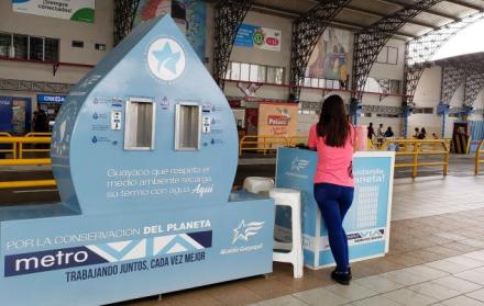 La máquina instalada en la estación de la Metrovía es una de las cien que se ubicará en la ciudad.