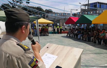 El montaje de los dispositivos contó con la presencia de moradores de la cooperativa y autoridades policiales.