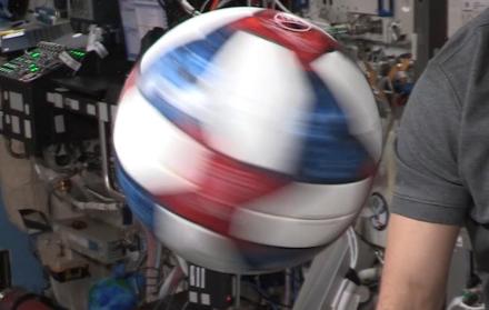 El rendimiento de las pelotas de fútbol Adidas fue probado en condiciones de microgravedad en el ISS National Lab en octubre de 2019