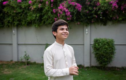 Un niño se convierte en una sensación en Pakistán con sus charlas motivadoras
