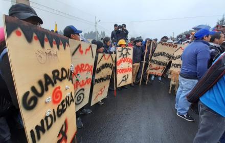 Los manifestantes, algunos armados con palos y fuetes, avanzan desde el domingo por la noche a pie y en camionetas para protestar en la capital.