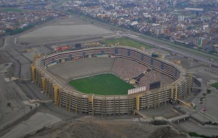 El Monumental de Lima fue inaugurado en el 2000, en un principio tenía capacidad para 60.000 espectadores y hace dos años se amplió con los palcos a 80.093.