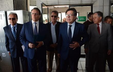 Fernando Villavicencio y César Montúfar llegaron la mañana de este lunes a la Corte Nacional de Justicia.