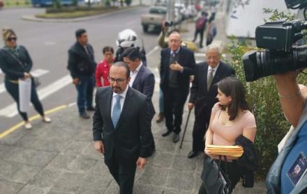 Pablo Dávila, coordinador del Comité por la Reinstitucionalización del País, a su llegada a la Corte Constitucional.