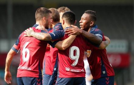 El equipo del tricolor (d) inició con pie derecho el torneo ibérico.