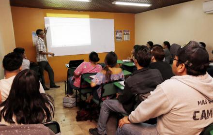 Preparación. Muchos jóvenes se quedan sin ir a la universidad, a pesar de rendir el examen Ser Bachiller.