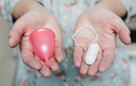Un tema que vale la pena tomar en cuenta si se considera que las mujeres son grandes consumidoras de toallas sanitarias, protectores, copas menstruales, entre otros productos.
