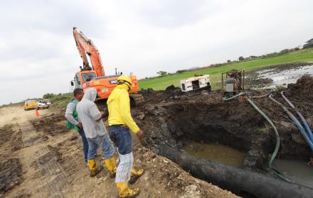 Trabajos en el acueducto que abastece a Durán.