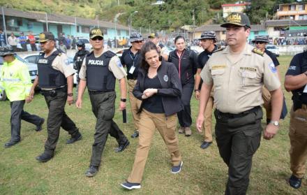 La ministra del Interior María Paula Romo llegó a Buenos Aires para verificar las actividades relacionadas a la minería ilegal.