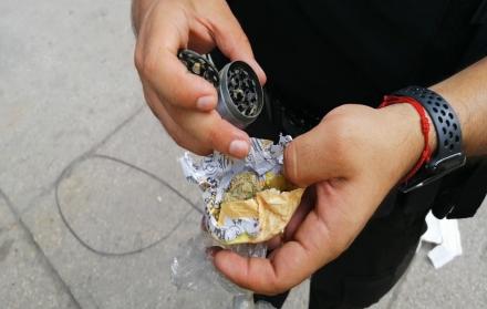 Además, fueron halladas cuatro dosis de estupefacientes.