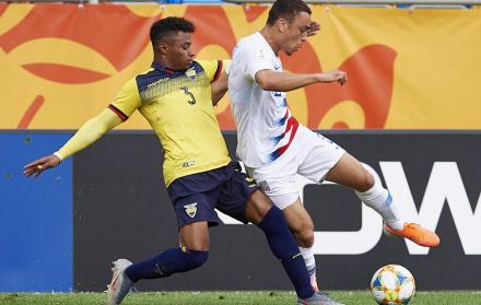 Diego Palacios (i) fue una de las figuras de Ecuador, en el Mundial Sub 20 de Polonia.