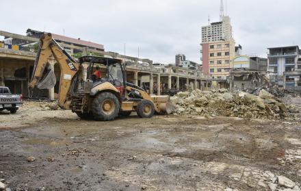 La estructura interna, que tenía alrededor de 360 espacios comerciales, se redujo a 268 puestos.