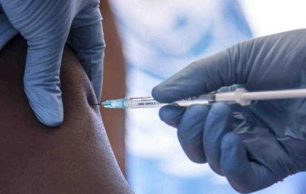 La FDA aclara que quienes tienen una enfermedad del corazón o son hipertensas no controladas, no deben aplicársela.