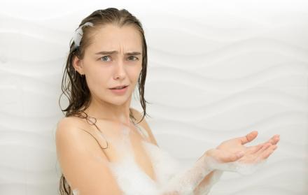 La falta de ciertos nutrientes en el organismo hace que el cabello vaya perdiendo su brillo y grosor.