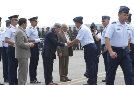 Entrega de diplomas a oficiales y aerotécnicos del COAD.
