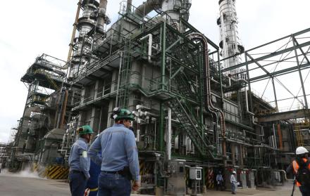 Refinería de Esmeraldas. Expertos en materia de refinación señalaron que los trabajos fueron exitosos pero la planta necesita un trabajo total para operar sin contaminar.