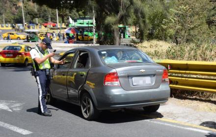 Sanciones. Los agentes metropolitanos de tránsito estuvieron alerta, todo el día, en las calles de la capital. 