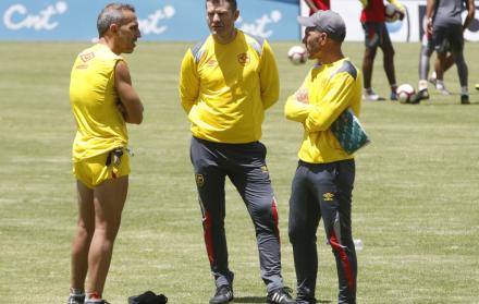 Schurrer (c), en su práctica al mando de Aucas.