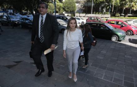 La asambleísta Wendy Vera asistió al llamado de la Fiscalía para dar su versión en el caso Sobornos.
