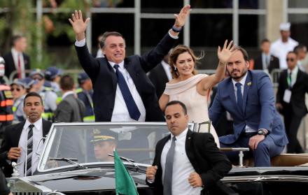 Bolsonaro parte hacia el Congreso para asumir la Presidencia de Brasil.