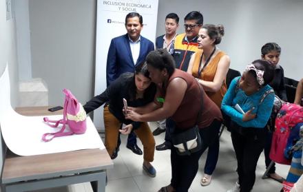 Las participantes de la capacitación ponen en práctica lo aprendido.