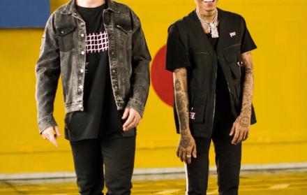Los cantantes durante la grabación del videoclip en Colombia.