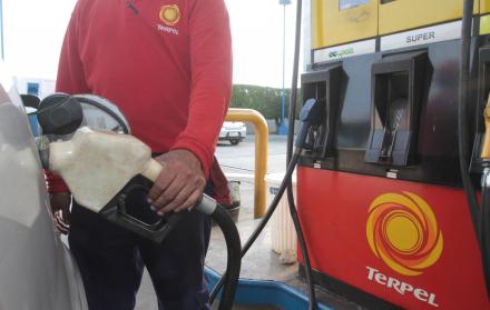 Referencial. La gasolina Súper sube su precio a partir del 1 de julio.