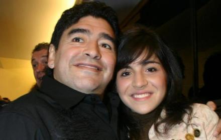 Las Maradona, Dalma y Giannina (f), hijas del matrimonio del 10 con Claudia Villafañe, han sido reconocidas por su amor a Boca Juniors.
