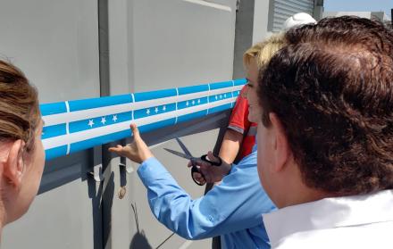 Esta planta funciona mediante la tecnología de ósmosis inversa que, a través varios filtros, desaliniza el agua.