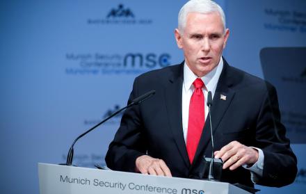 El vicepresidente de Estados Unidos, Mike Pence, informó sobre la medida desde Washington.