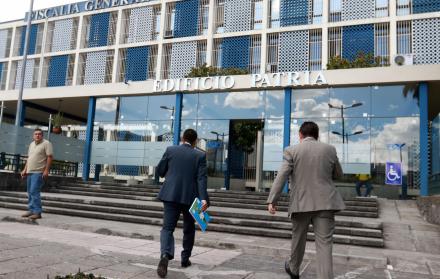 Los postulantes serán evaluados sobre 100 puntos. Con 50 puntos se calificarán los méritos: formación profesional, experiencia laboral y producción académica.