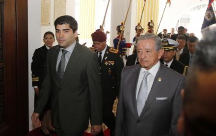 Defensa. El libro blanco tiene 154 páginas y fue entregado ayer al vicepresidente Otto Sonnenholzner.