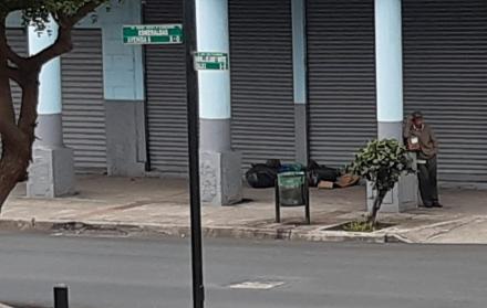 Moradores del Barrio del Salado no toleran indigentes en su sector.
