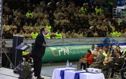 Policías de todos los servicios se juntaron para aprender como administrar sus recursos.