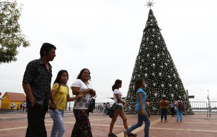 El toque navideño lo pondrá el encendido del árbol de Navidad del malecón 2000 que está previsto para el jueves 28 de noviembre en el hemiciclo de la Rotonda.