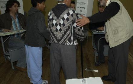 En los comicios del 24 de marzo se elegirán a más de 11.000 autoridades locales, entre titulares y suplentes, y entre ellas a 23 prefectos de las provincias y 221 alcaldes. 