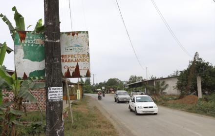 Matilde Esther. Una propaganda desgastada de la Prefectura de Los Ríos en la zona disputada también por el Guayas.