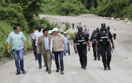 Visita. Un instante del recorrido de las direcciones municipales de Ambiente, Justicia y Vigilancia, Vía Pública y Urbanismo, en los cerros de vía a la costa, para clausurar siete canteras.